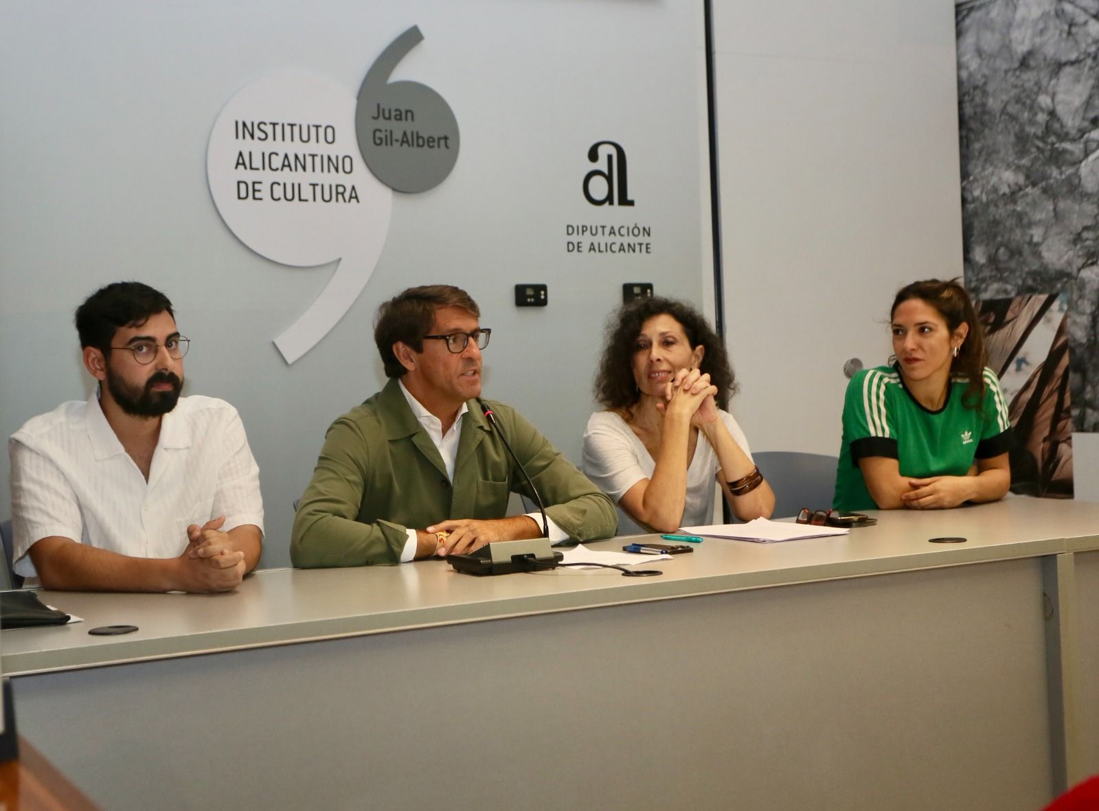Presentación de Petricor del Instituto Juan Gil-Albert