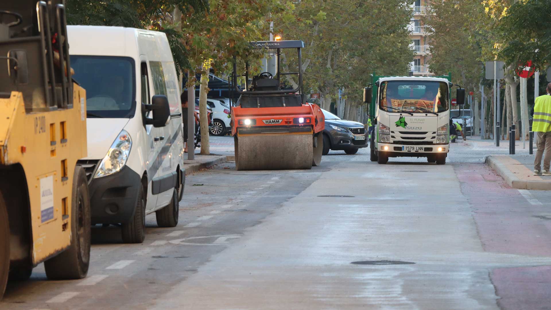 Obres de reasfaltat al barri Els Tolls de Benidorm