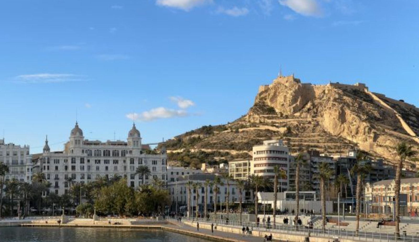 Castillo de Santa Bàrbara des del Port d'Alacant