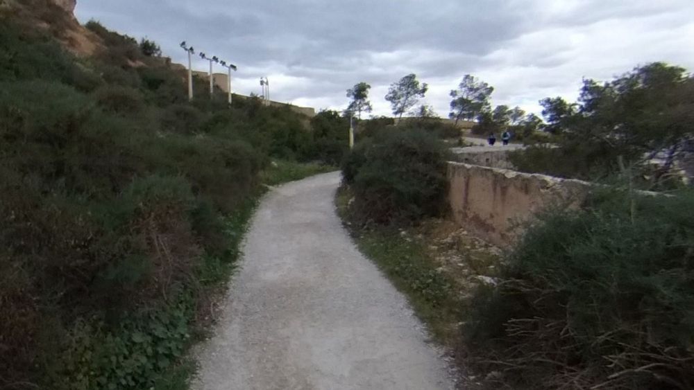 Sendera del Castell de Santa Bàrbara sense il·luminació