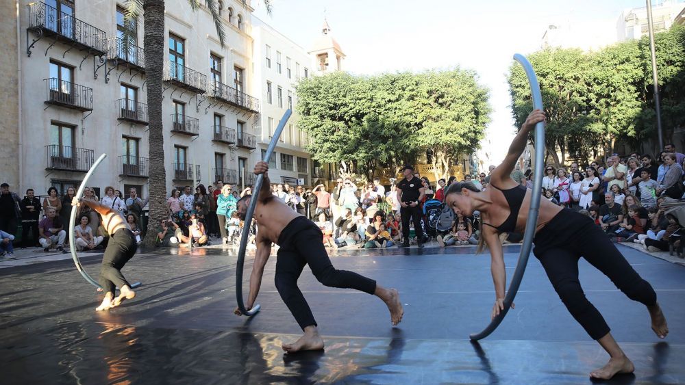 Espectáculos de danza callejera en el festival medieval de Elche