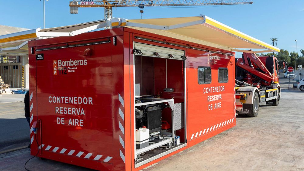 Presentación del nuevo contenedor de aire de los bomberos