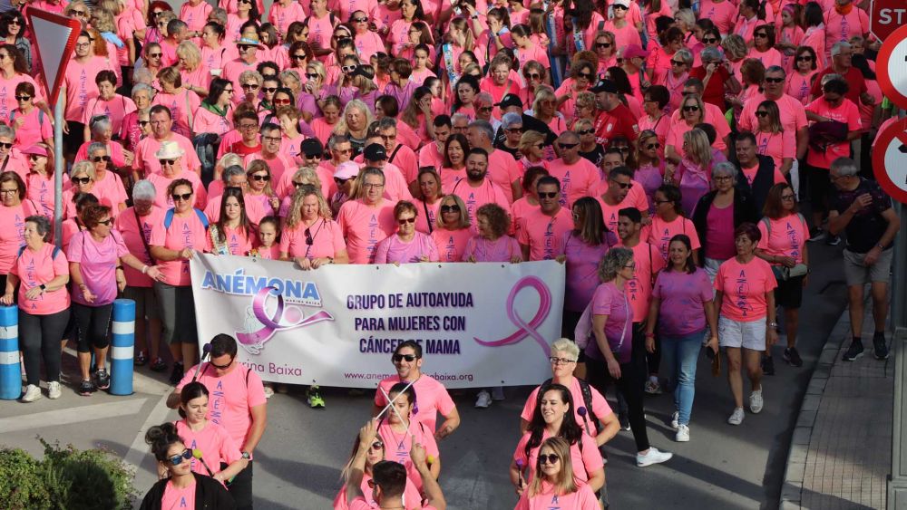 Marcha solidaria contra el cáncer de mama en Benidorm Marcha solidaria contra el cáncer de mama en Benidorm