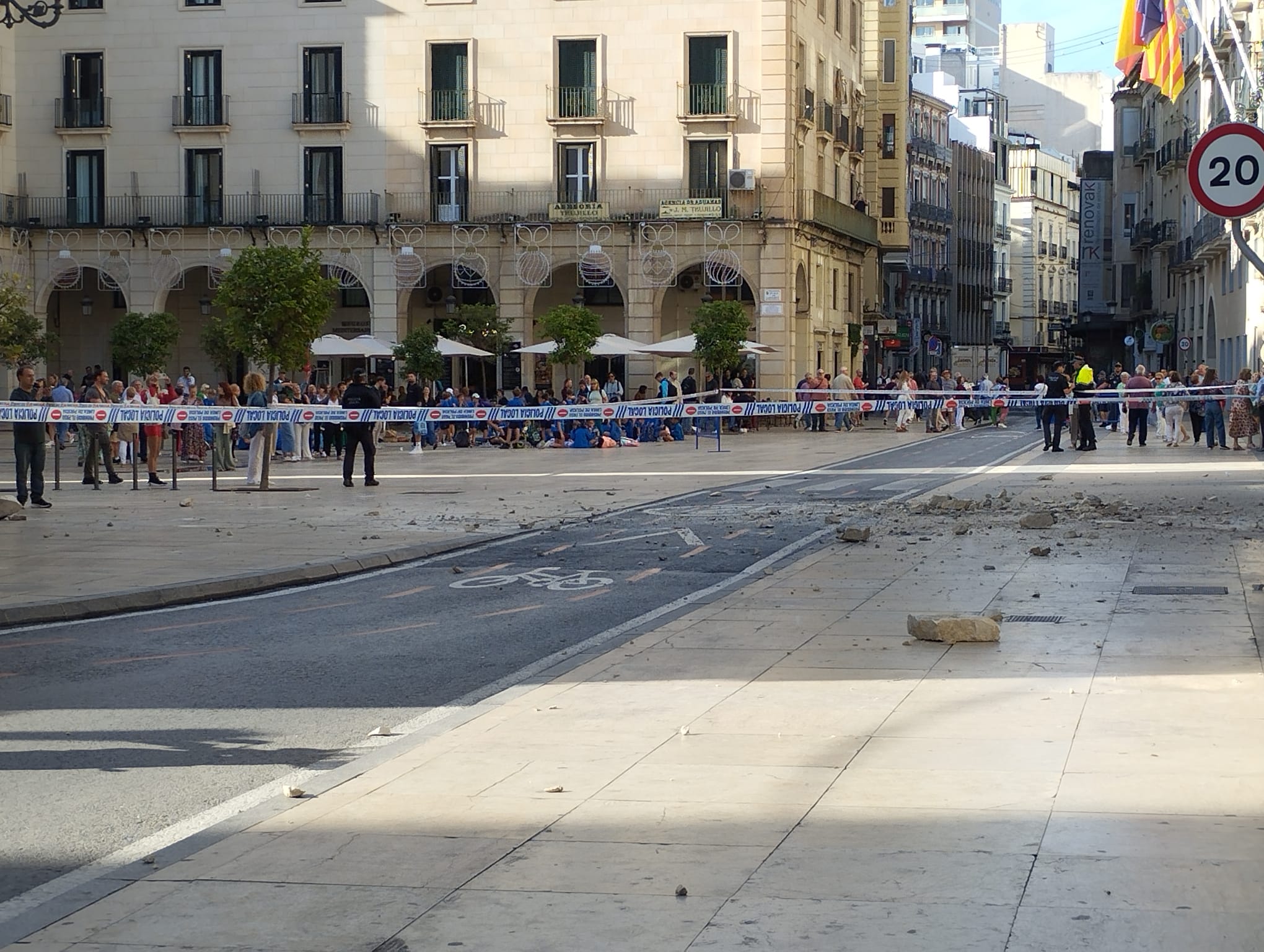 Despreniment de la cornisa de l'Ajuntament d'Alacant
