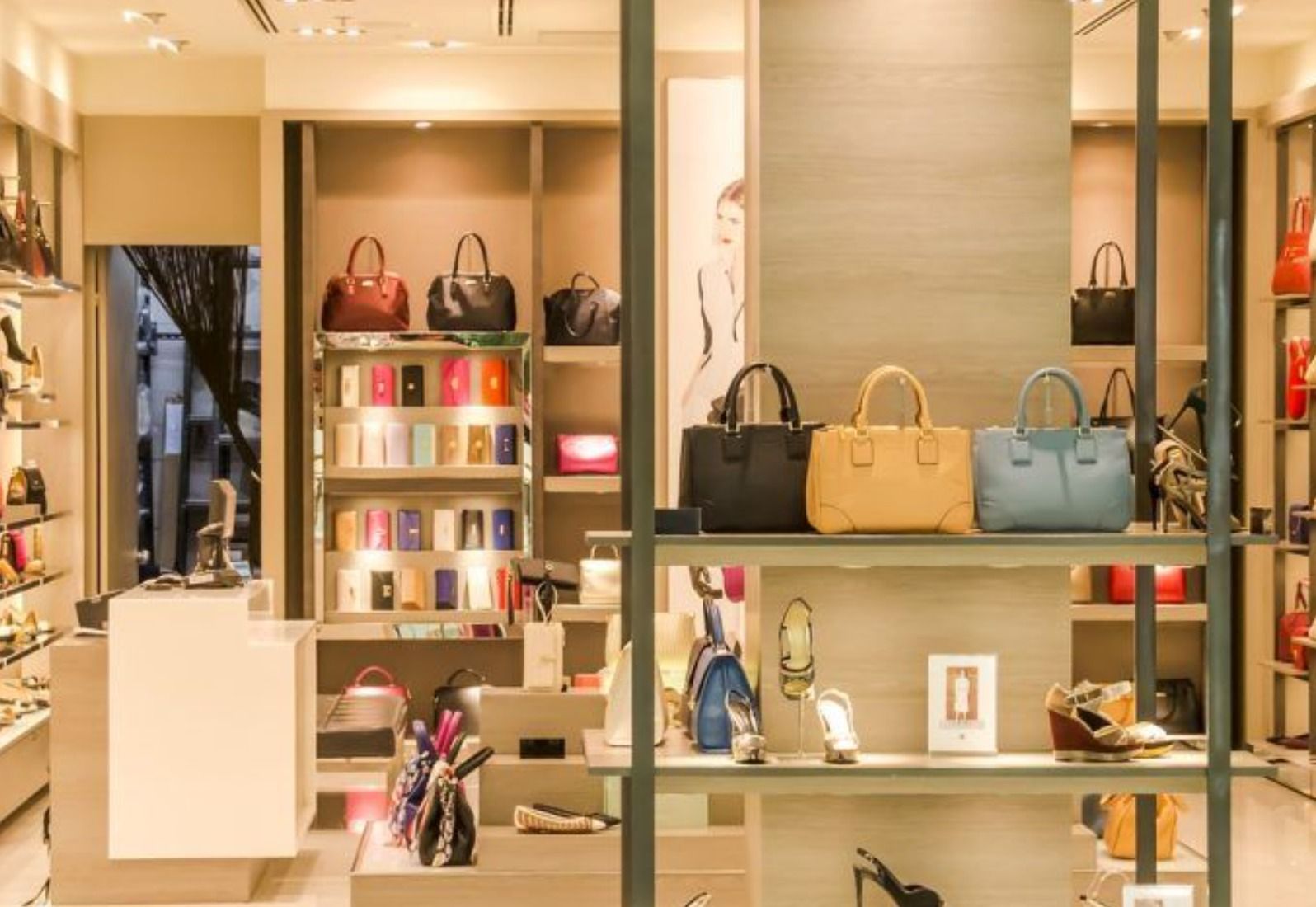 Escaparate de una tienda de bolsos