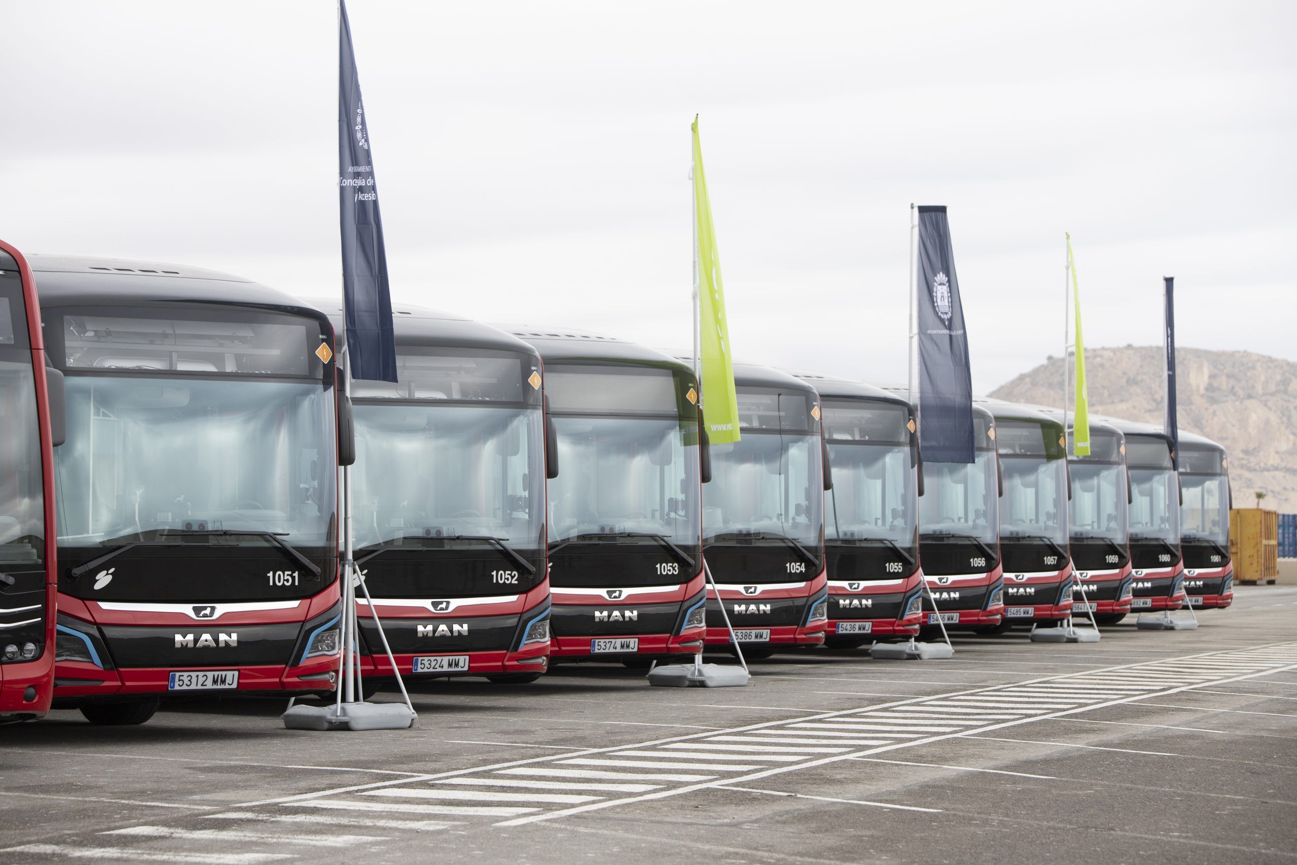Imagen durante la presentación de la nueva flota de autobuses híbridos y eléctricos de Alicante (Foto: Vectalia)