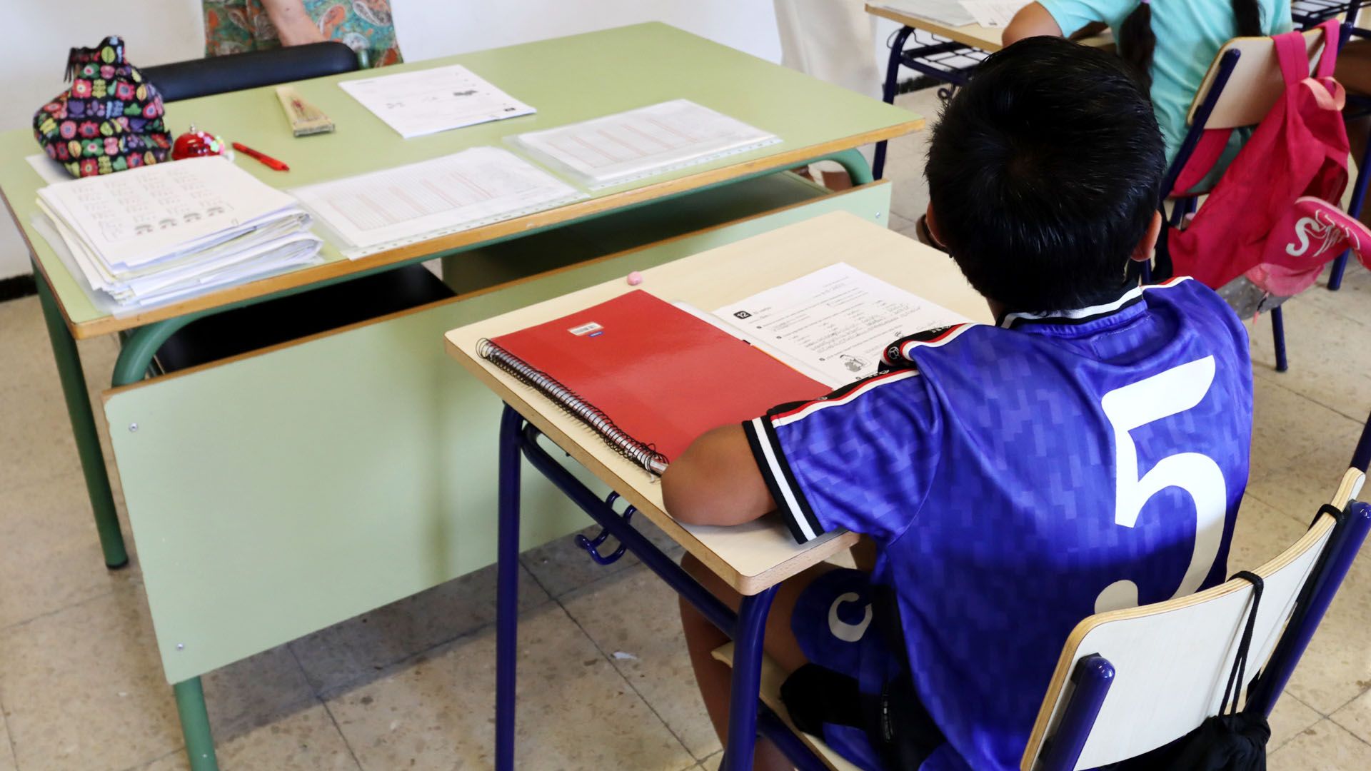 Un alumne en un col·legi de Benidorm