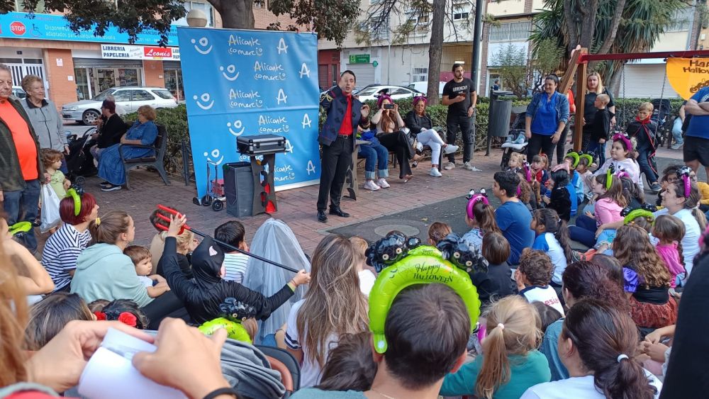Una de las fiestas de Halloween en las plazas de Alicante Una de las fiestas de Halloween en las plazas de Alicante