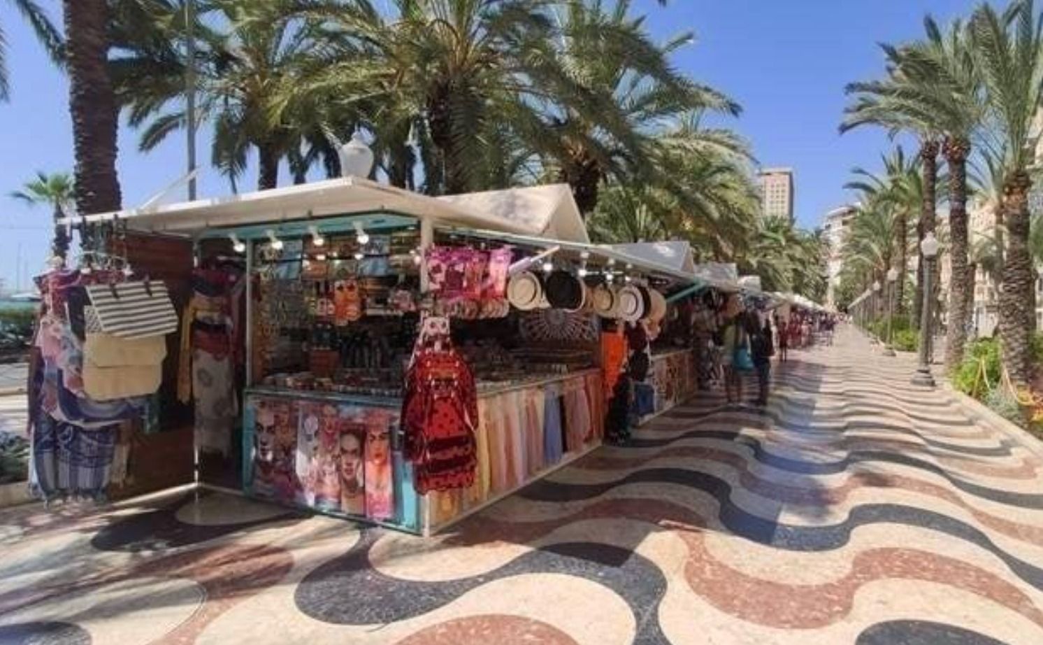 Mercat ambulant dels 'hippies' a l'Esplanada d'Alacant