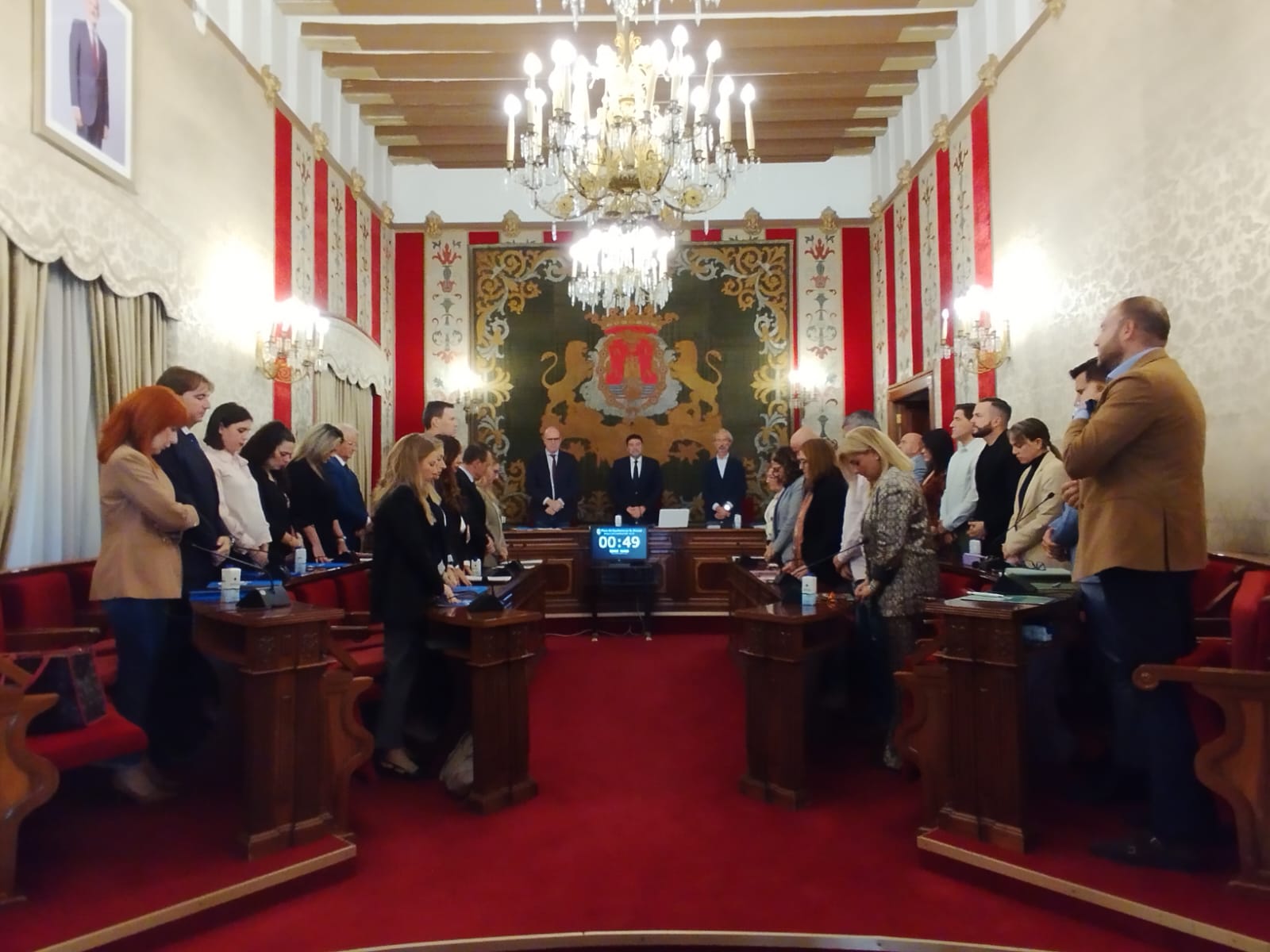 Silenci pels afectats per la DANA al ple de l'Ajuntament d'Alacant