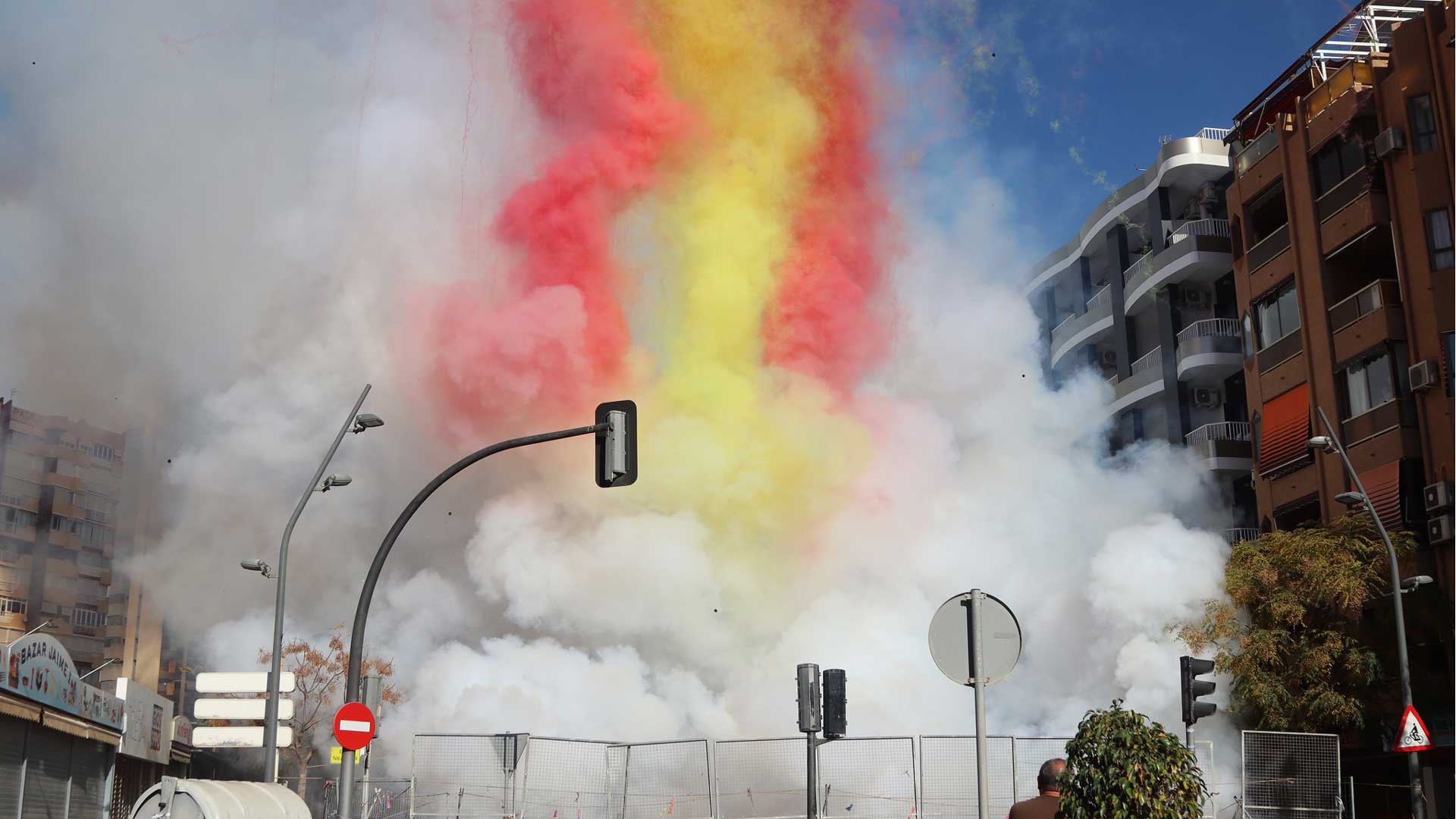 Mascletà en les festes de Benidorm