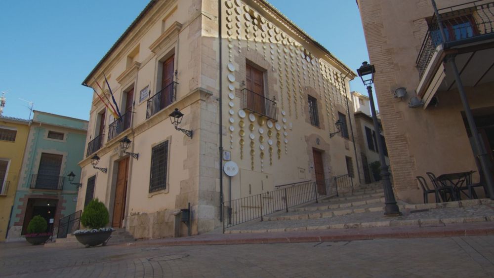 Decoración dorada en el Ayuntamiento de Biar