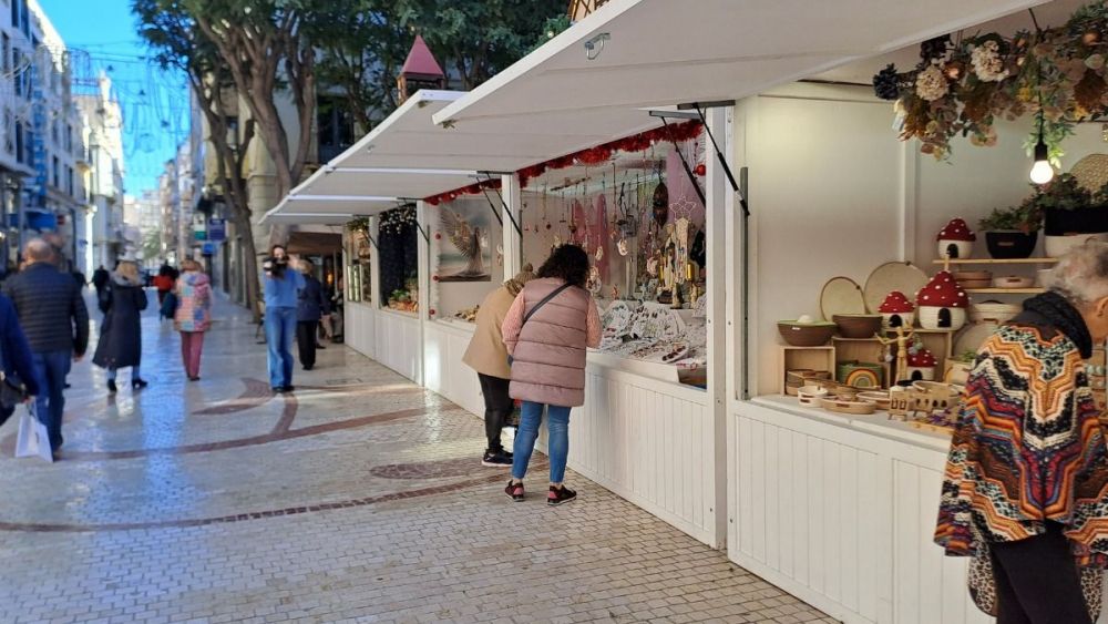 Puestos del mercado de Navidad en Elche