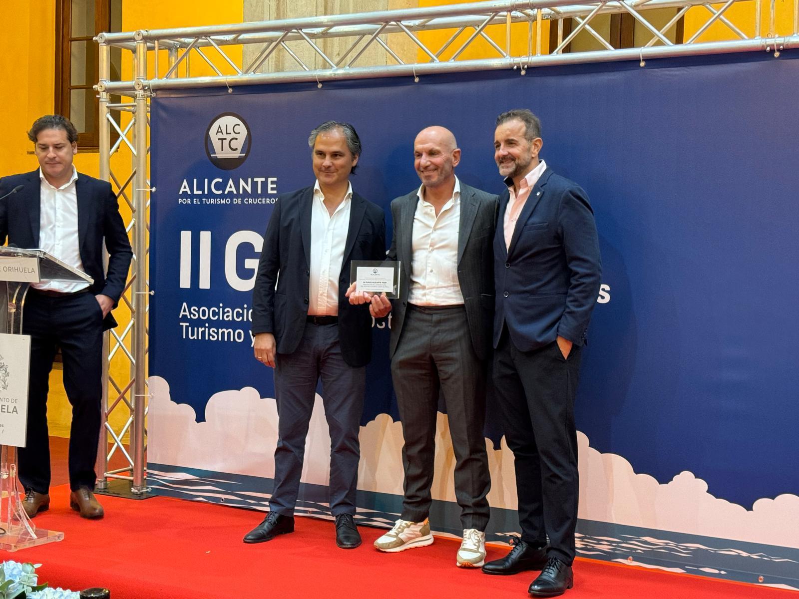 La Plaza Alicante Tour amb el Premi Innovació de l'Associació pel Turisme de Creuers