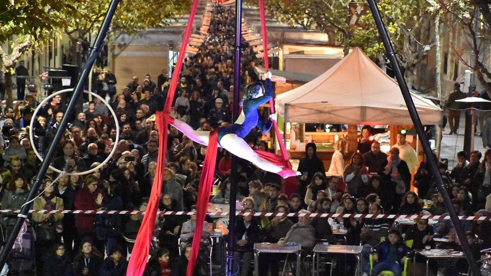 Espectáculo de acrobacias en la Feria de Xixona