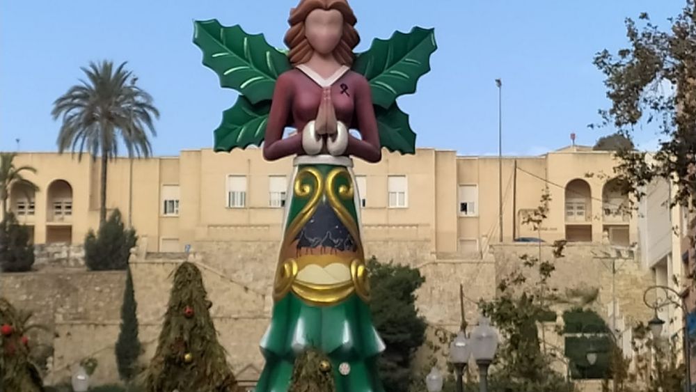 Escultura de un ángel gigante de Alicante