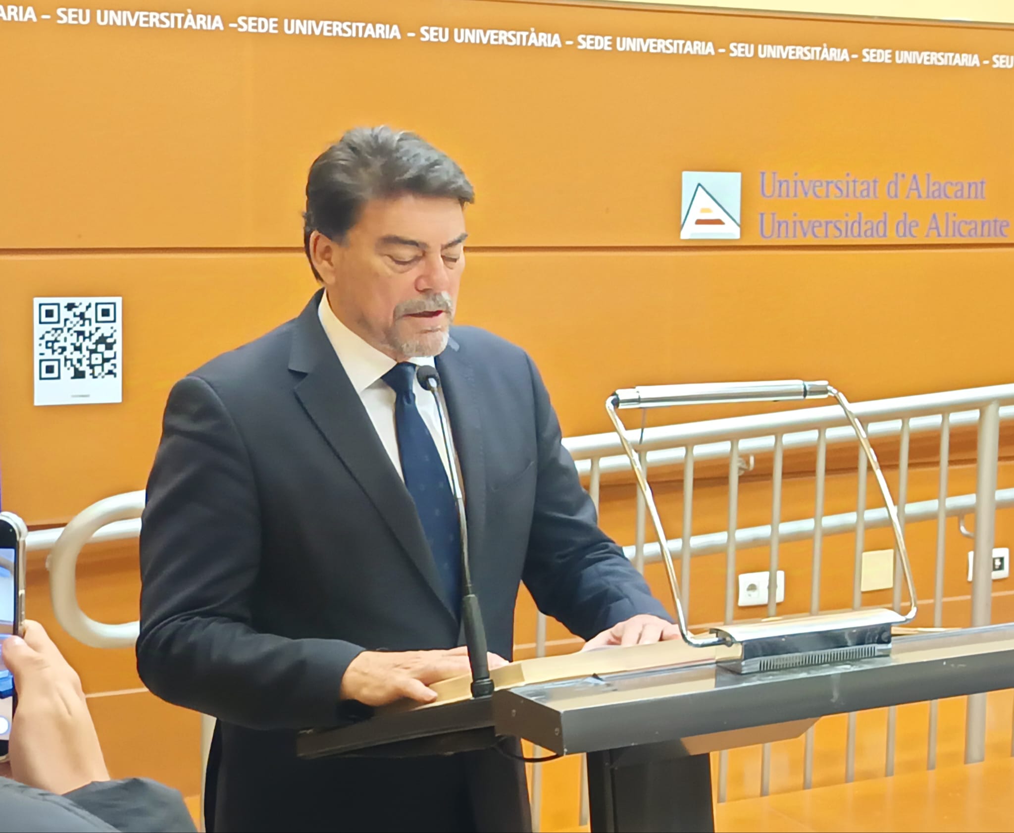 Luis Barcala participa en la lectura de la Constitució