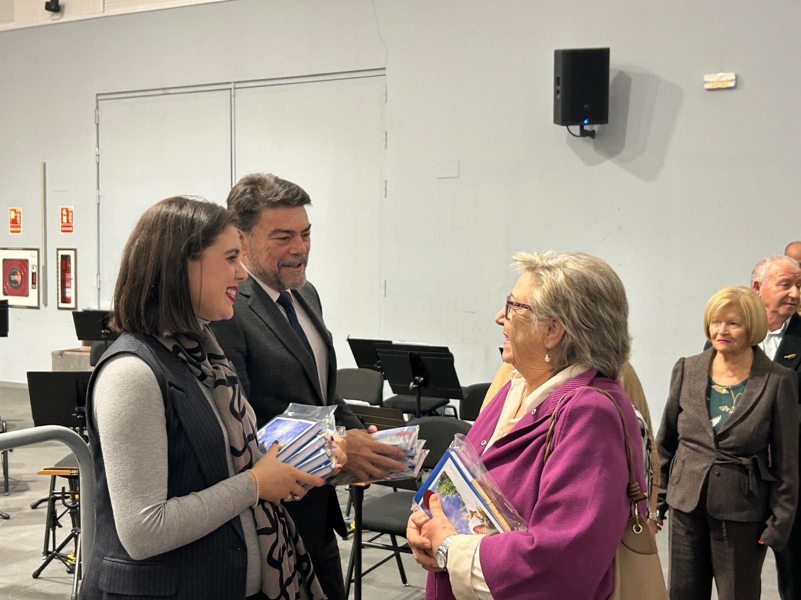 Acte d'homenatge als voluntaris de centres de majors d'Alacant