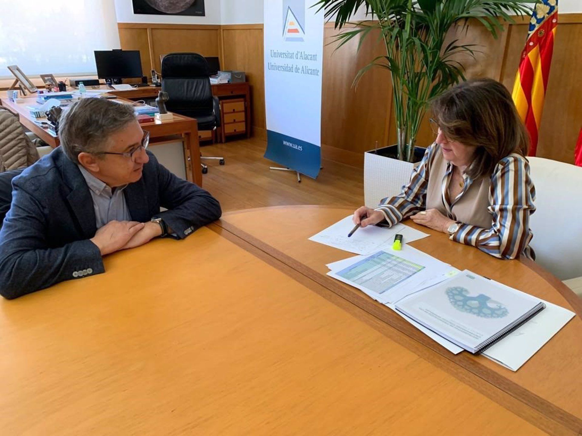 El conseller Rovira i la rectora de la UA, Amparo Navarro