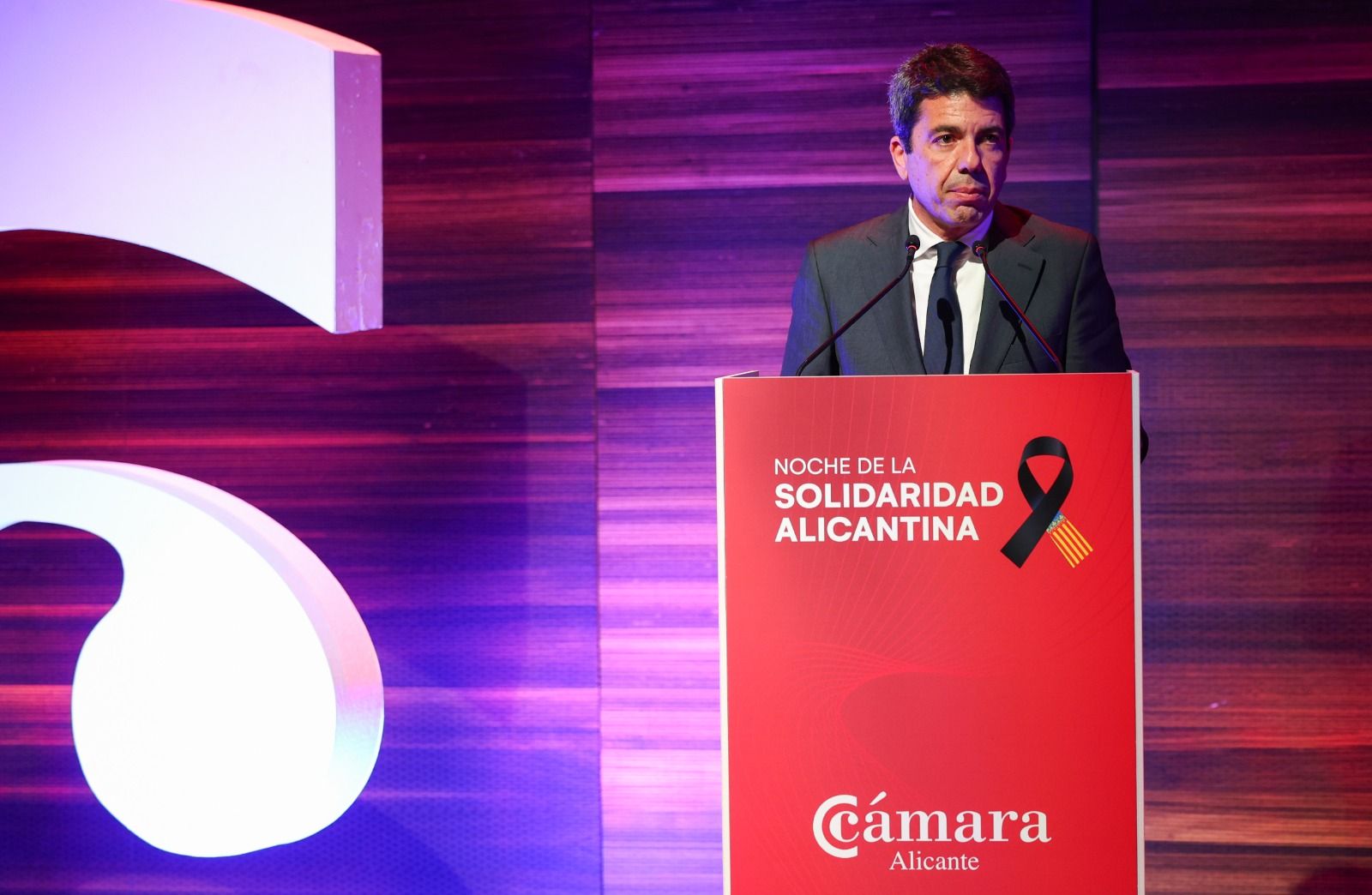 Mazón compareix en la Nit de la Solidaritat Alacantina