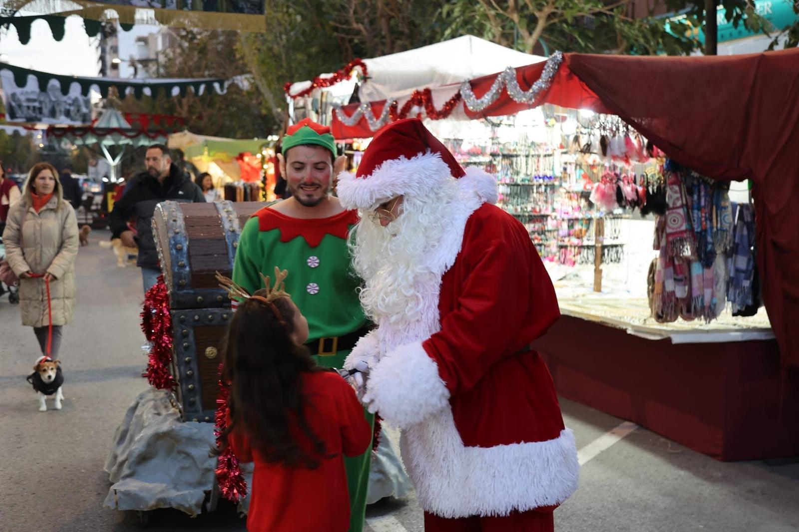 Papá Noel visita el Mercat de Nadal de Sant Joan