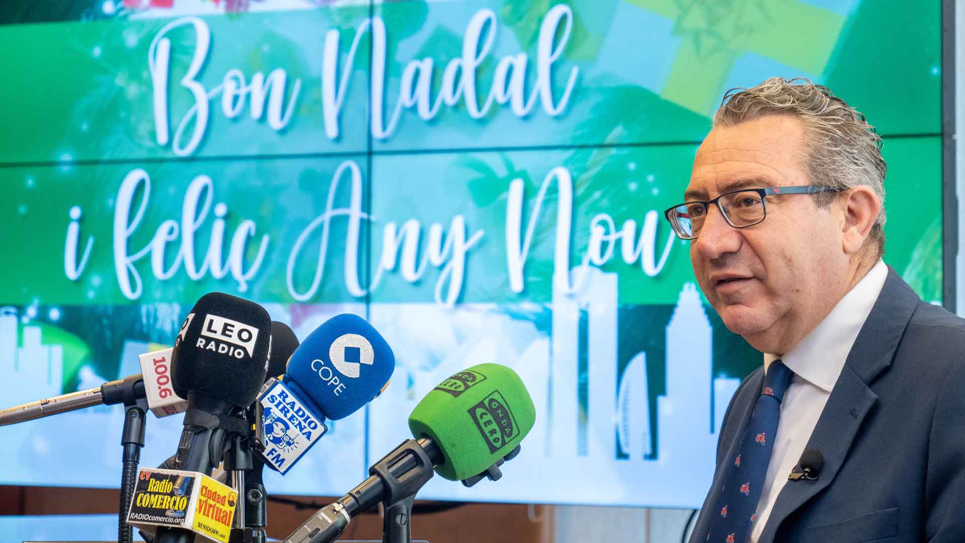 L'alcalde de Benidorm durant el desdejuni amb els mitjans