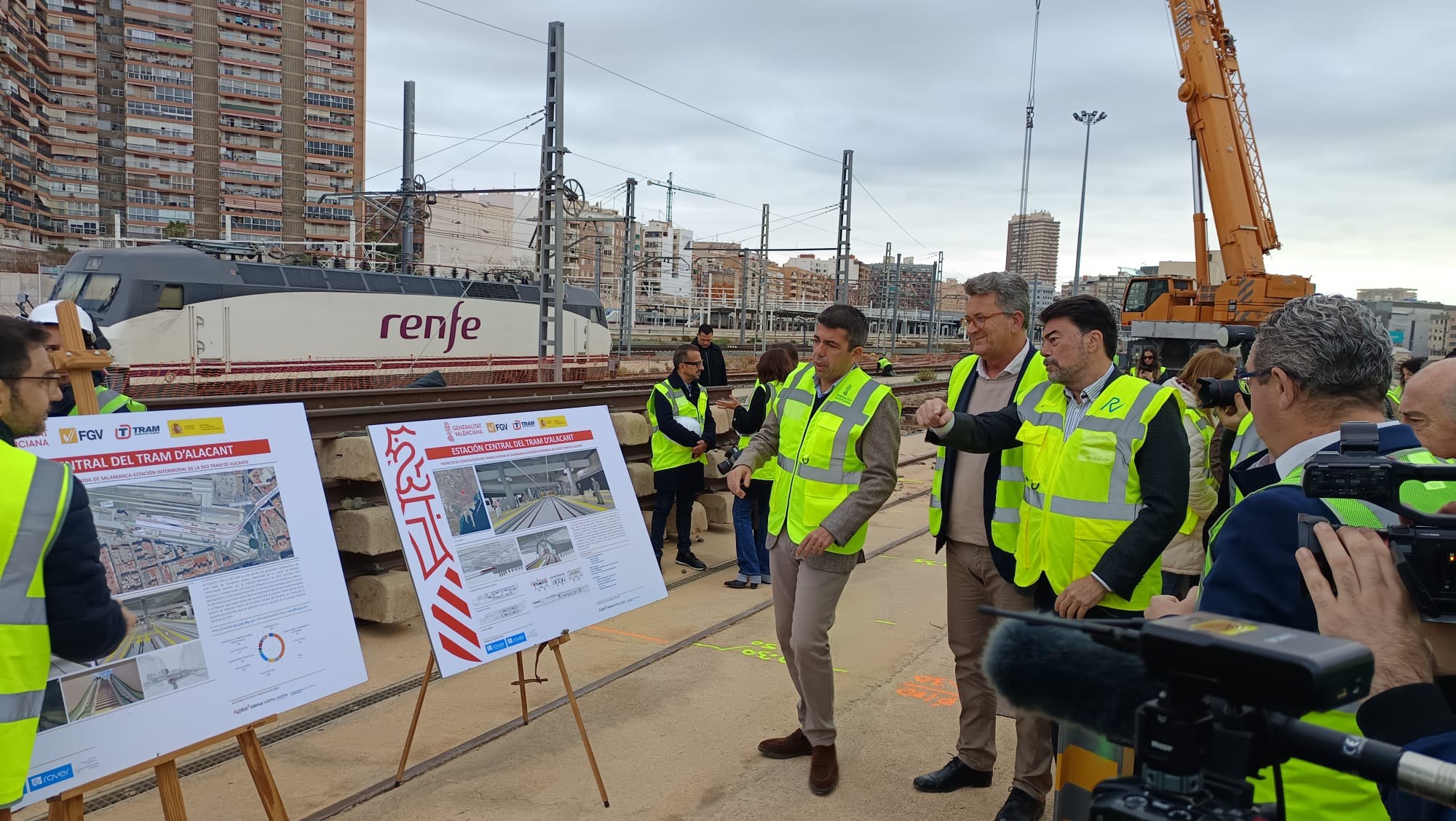 Carlos Mazón i Luis Barcala visiten les obres de l'Estacion Central del Tram a Alacant