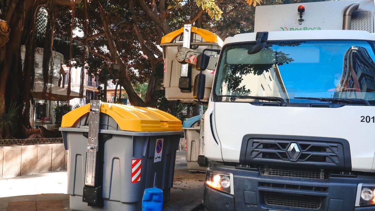 Un camión de la basura en Alicante