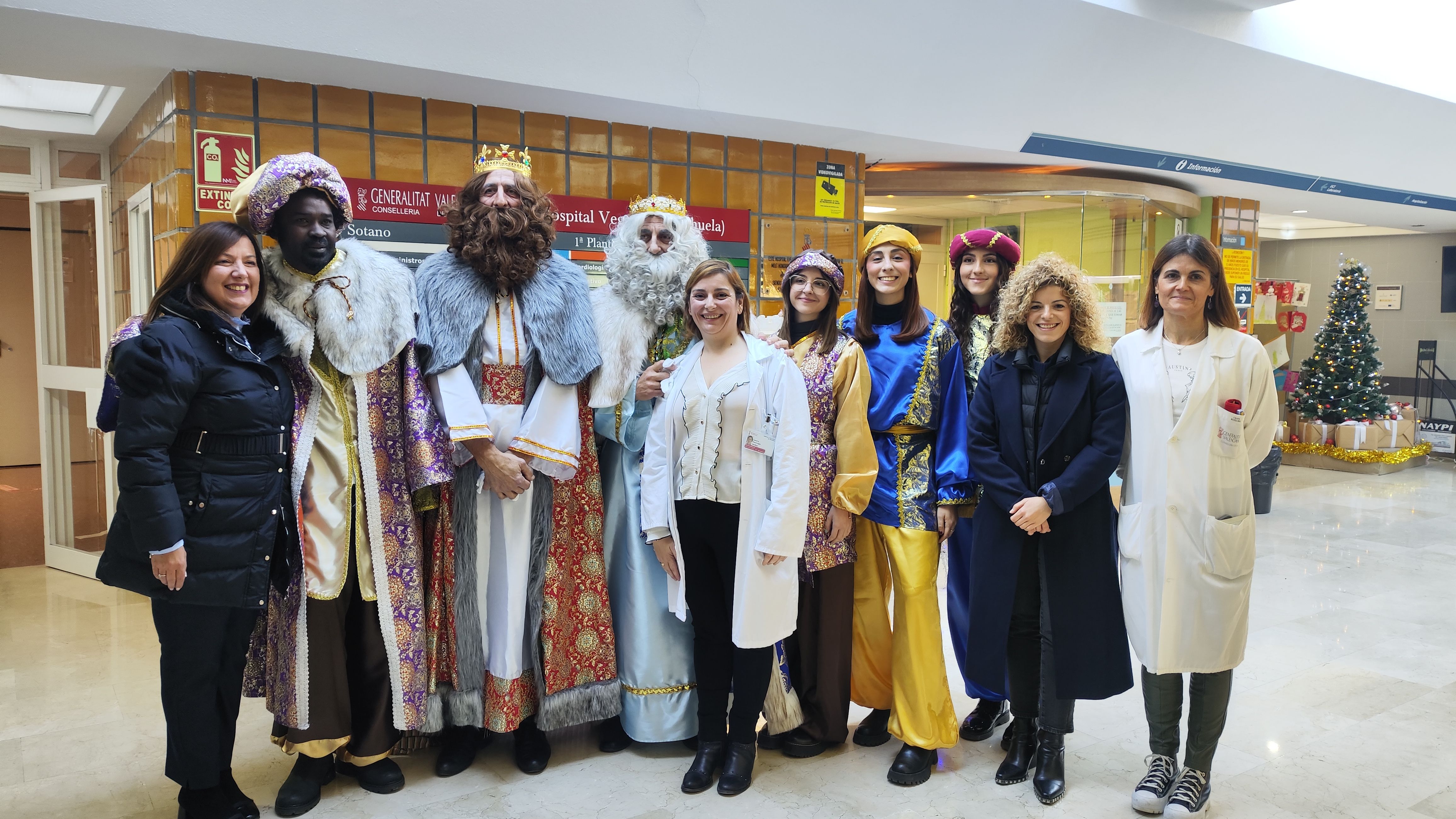 Els Reis Mags arriben a l'Hospital Vega Baixa d'Orihuela