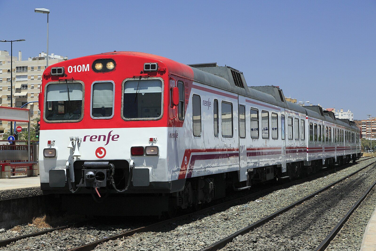 Tren de rodalies d'Alacant en l'estació de Sant Gabriel