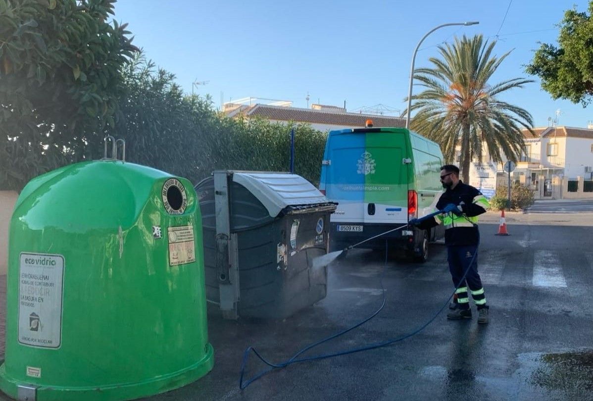 Un trabajador de la limpieza de Orihuela