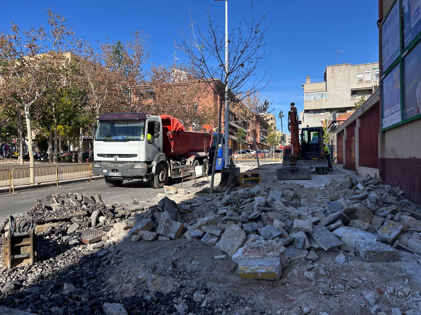 Obres en l'avinguda Ausiàs March d'Elx