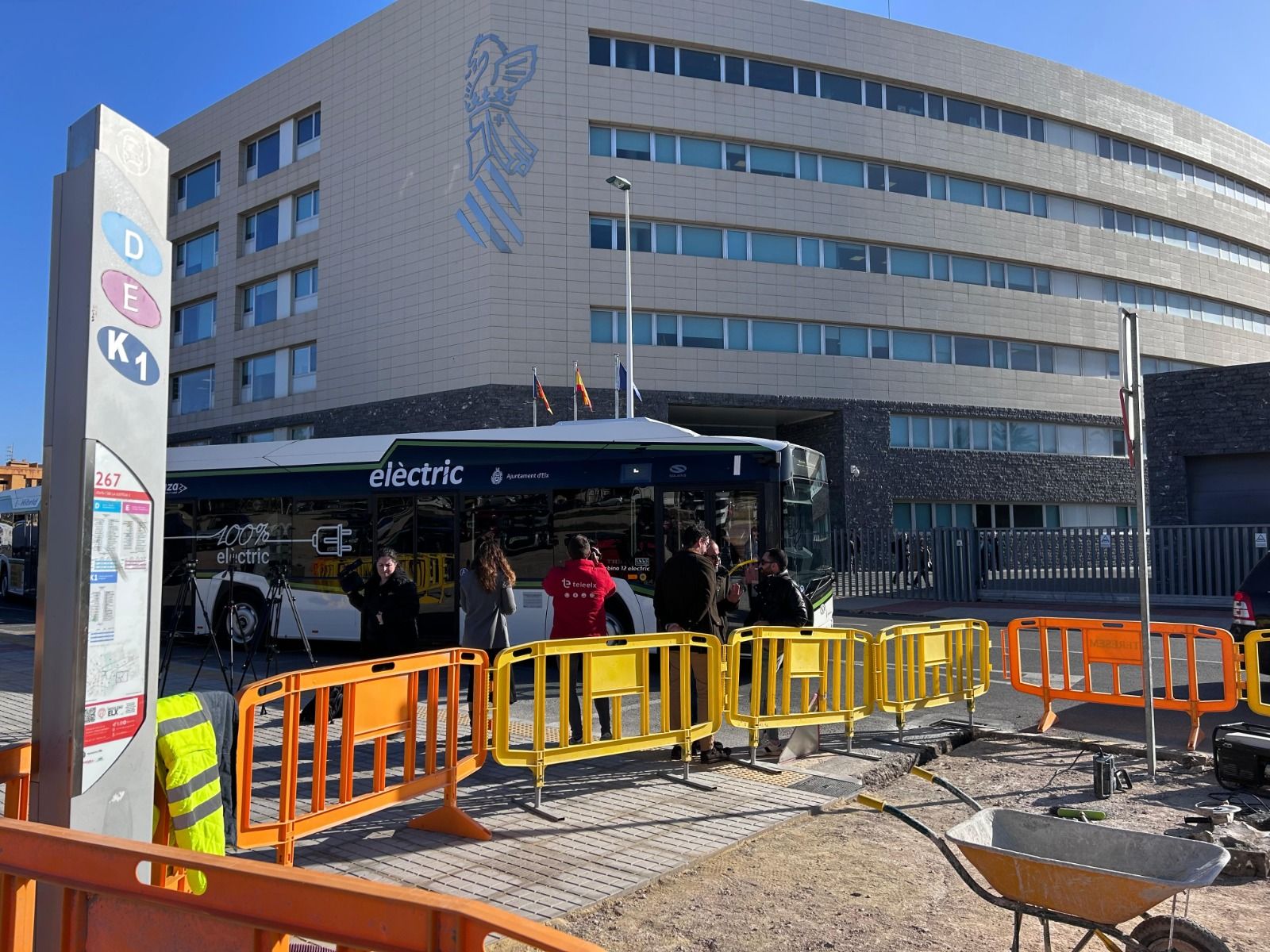 Obras en la parada de autobús de Ciudad de la Justicia de Elche