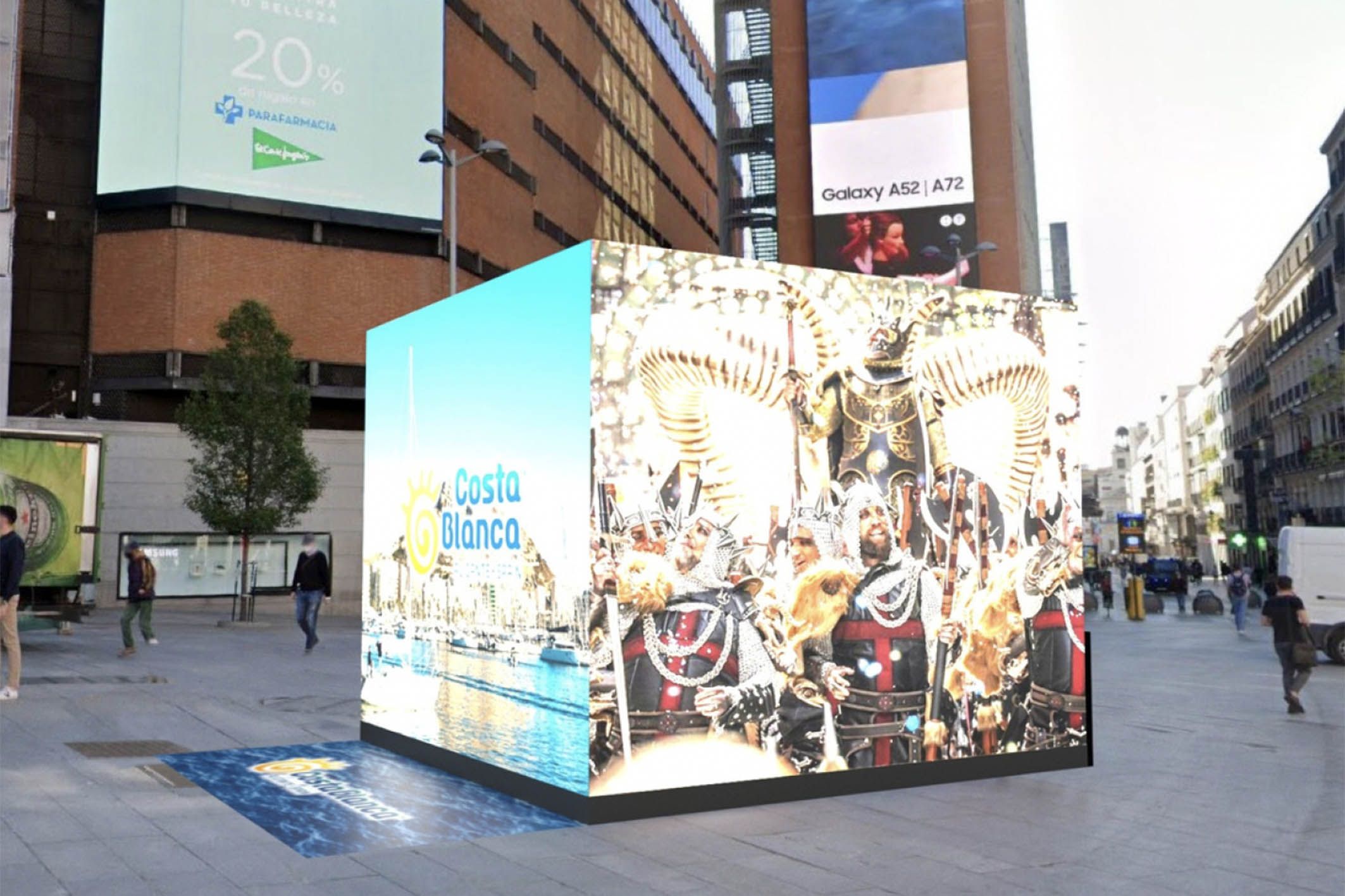 Cub de grans dimensions en la plaça de Callao de Madrid