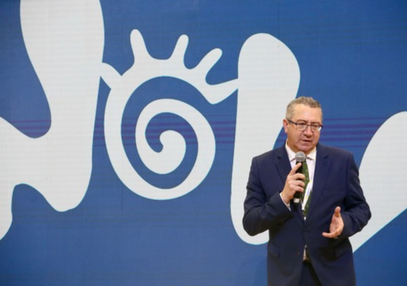 Toni Pérez presenta la nova campanya de Turisme Costa Blanca a Fitur 2025