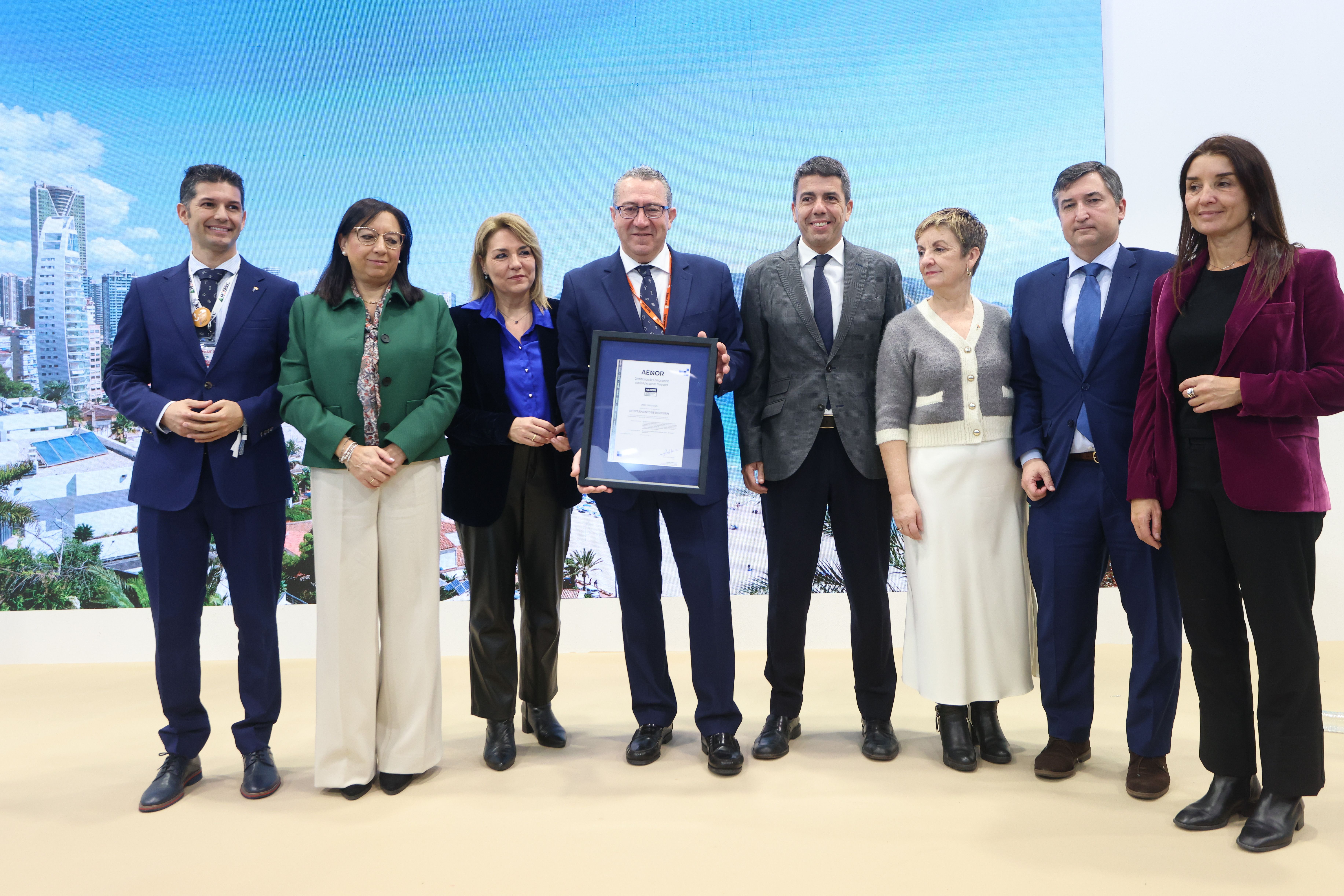 Carlos Mazón i Toni Pérez, junt a consellers, en Fitur
