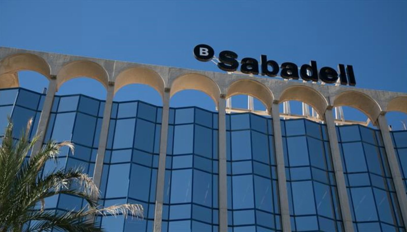 Edifici principal del Banc Sabadell a la ciutat d'Alacant