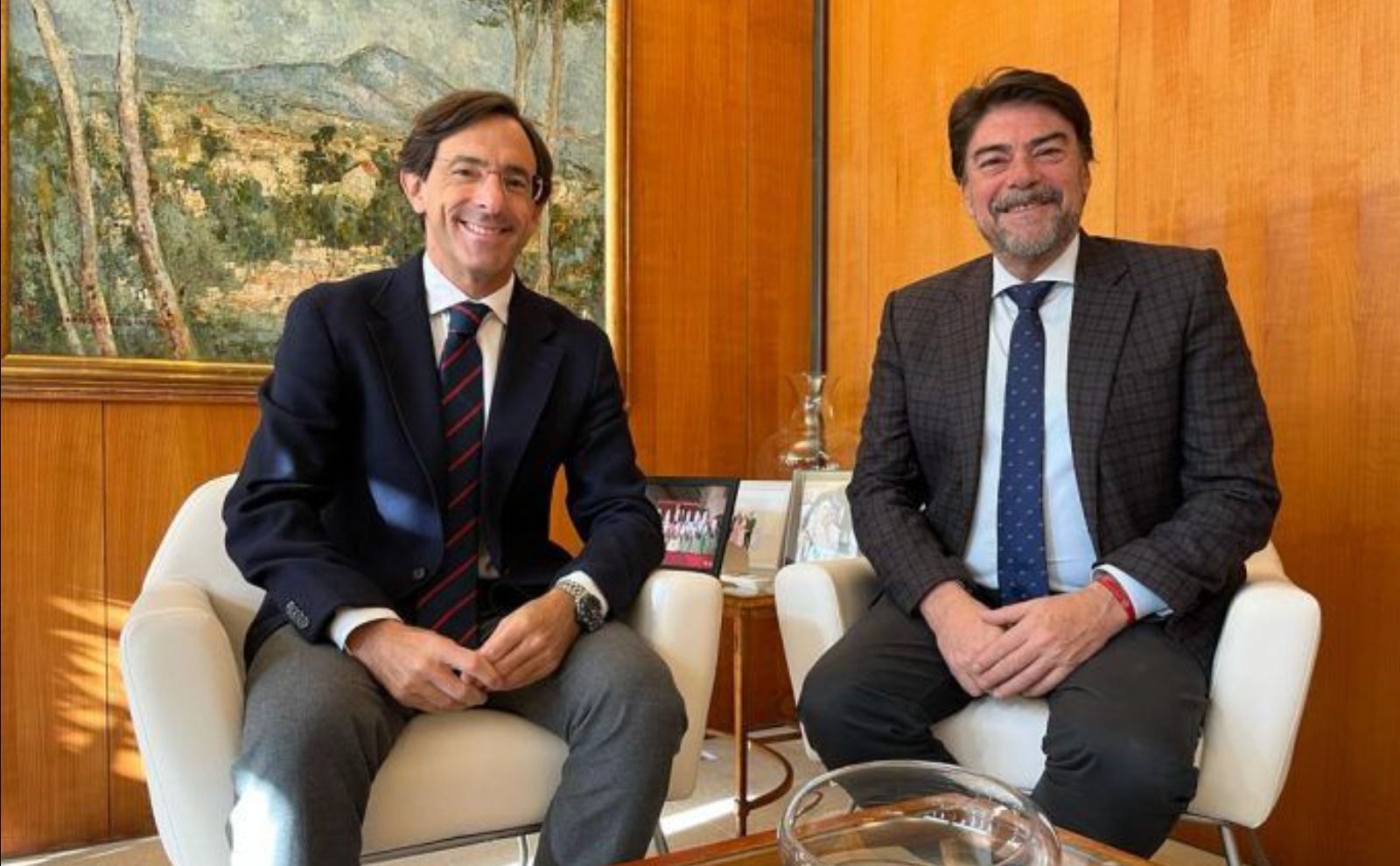 L'alcalde Luis Barcala i el president de l'Autoritat Portuària d'Alacant, Luis Rodríguez, en una imatge d'arxiu