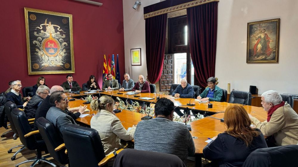 Reunión del Ayuntamiento y la Diputación con las asociaciones de vecinos