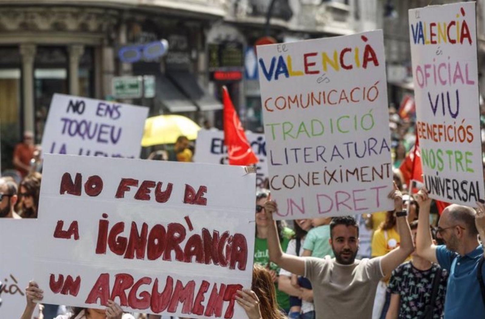 Protesta a favor del valencià en Alacant