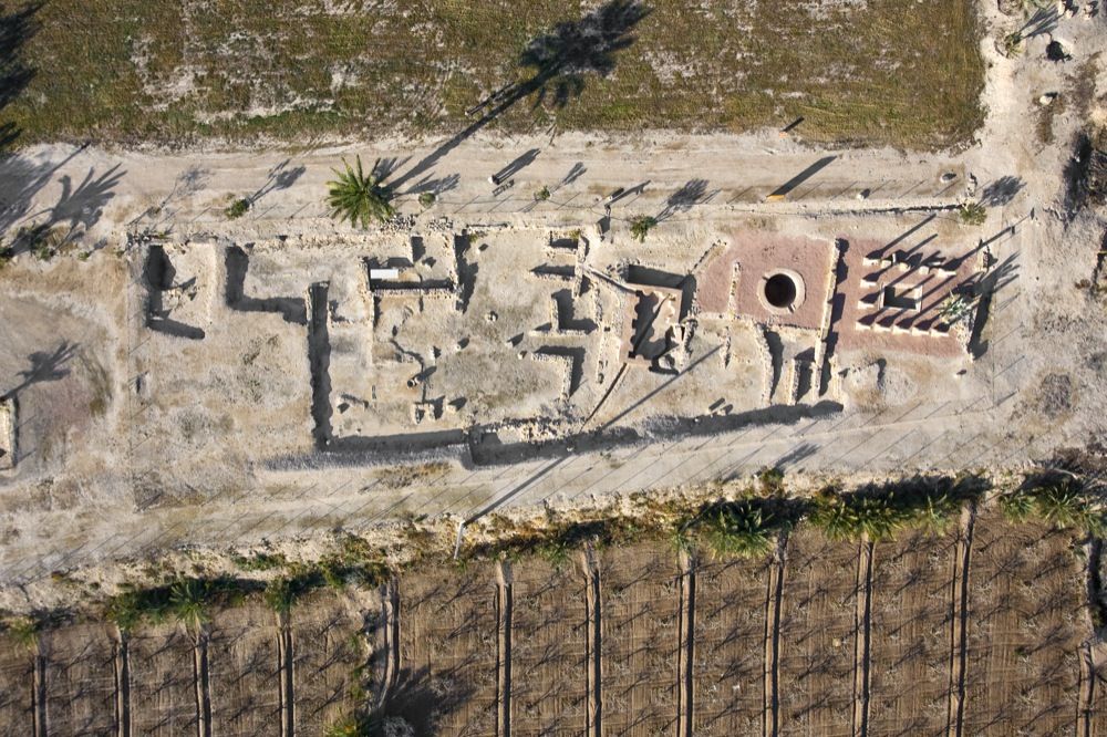 Restos arqueológicos en el yacimiento de La Alcudia