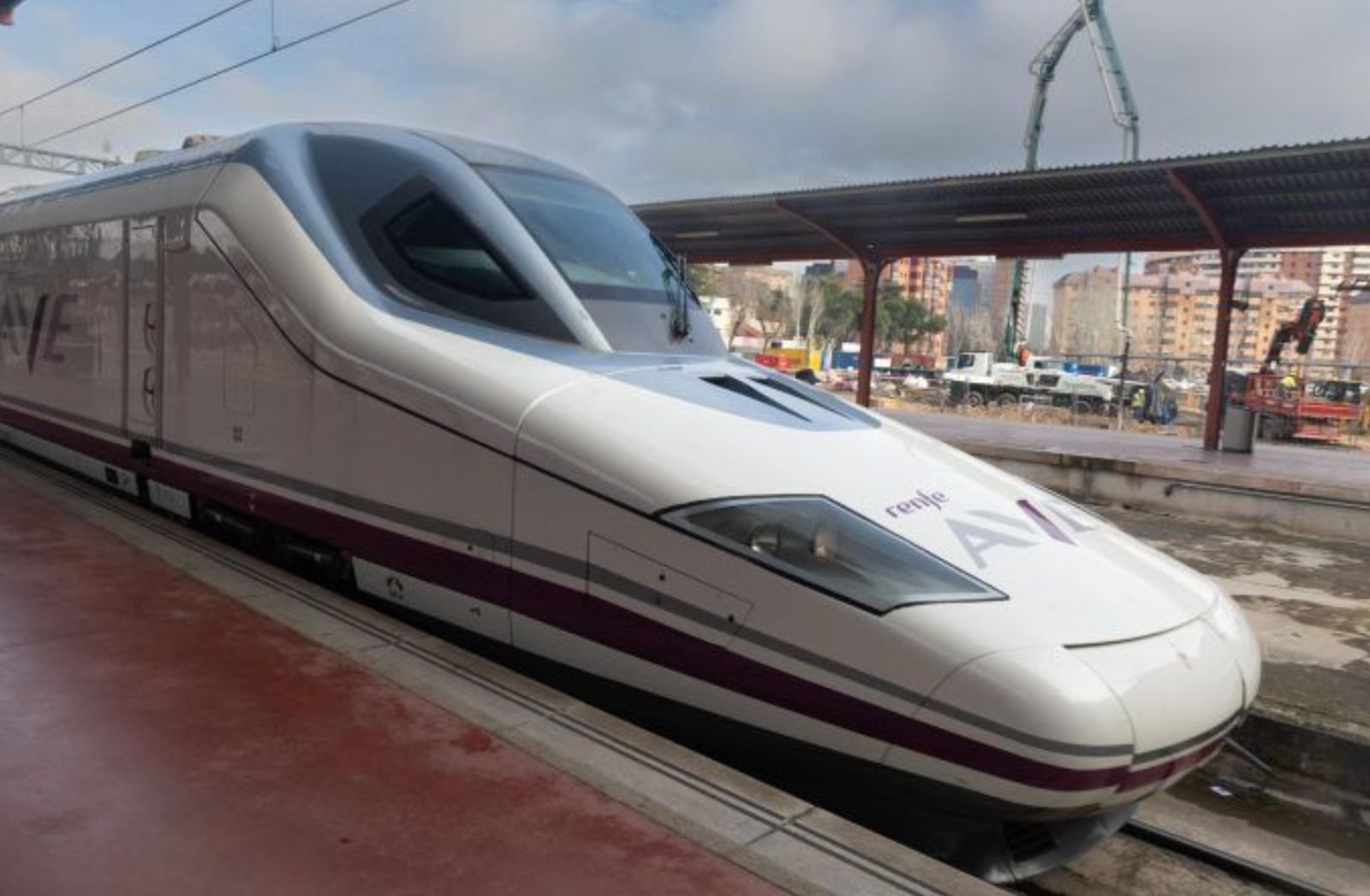 Tren AVE entre Alicante y Madrid