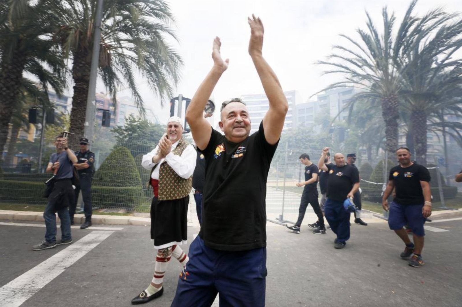 Pedro Luis Sirvent en una mascletà en Luceros (Foto: Web de la Pirotecnia Hermanos Sirvent)