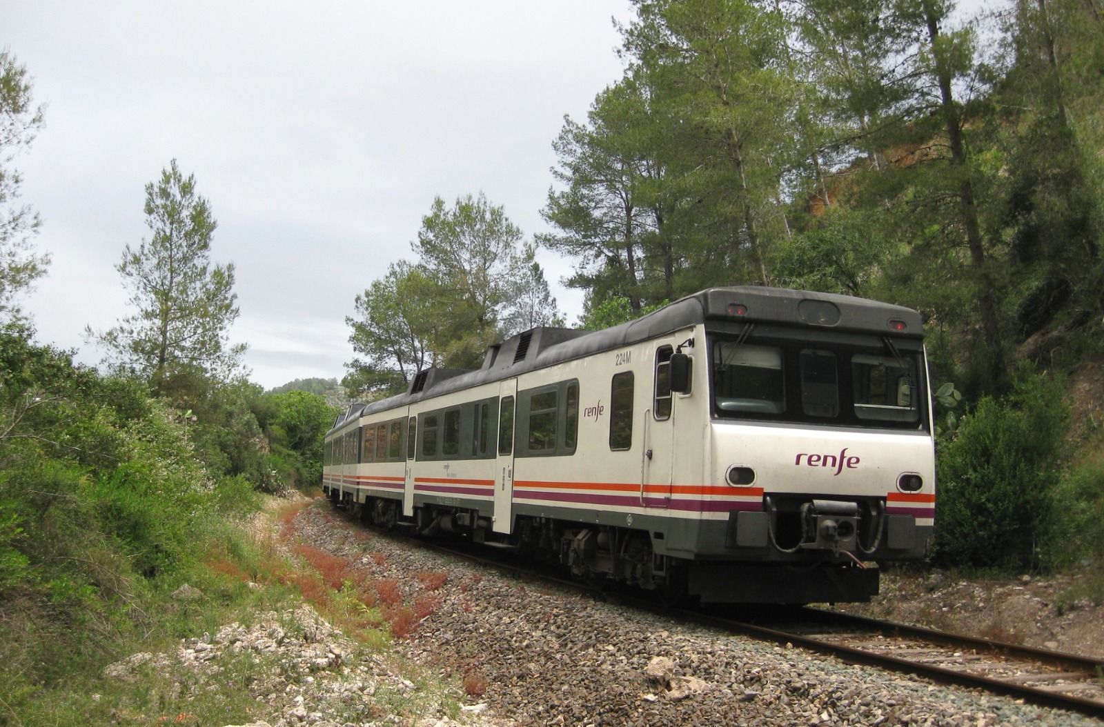 Tren de mitjana distància entre Alcoi i Xàtiva (Foto: Fernanchel Photography)