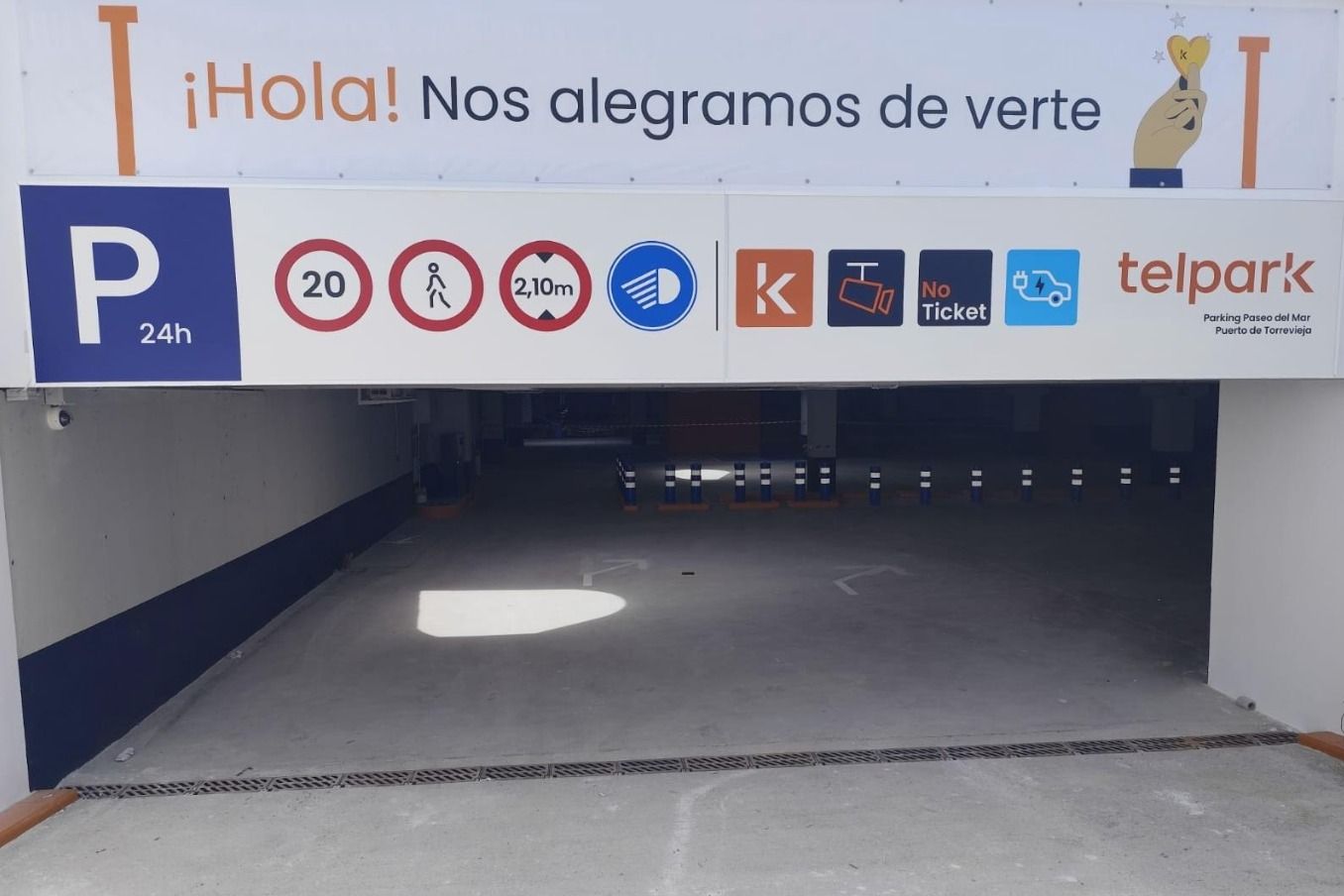 Entrada del renovat párking del port de Torrevieja