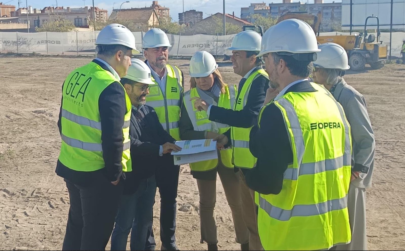 Visita institucional a la parcel·la de Rabasa amb les vivendes socials del Pla Viu