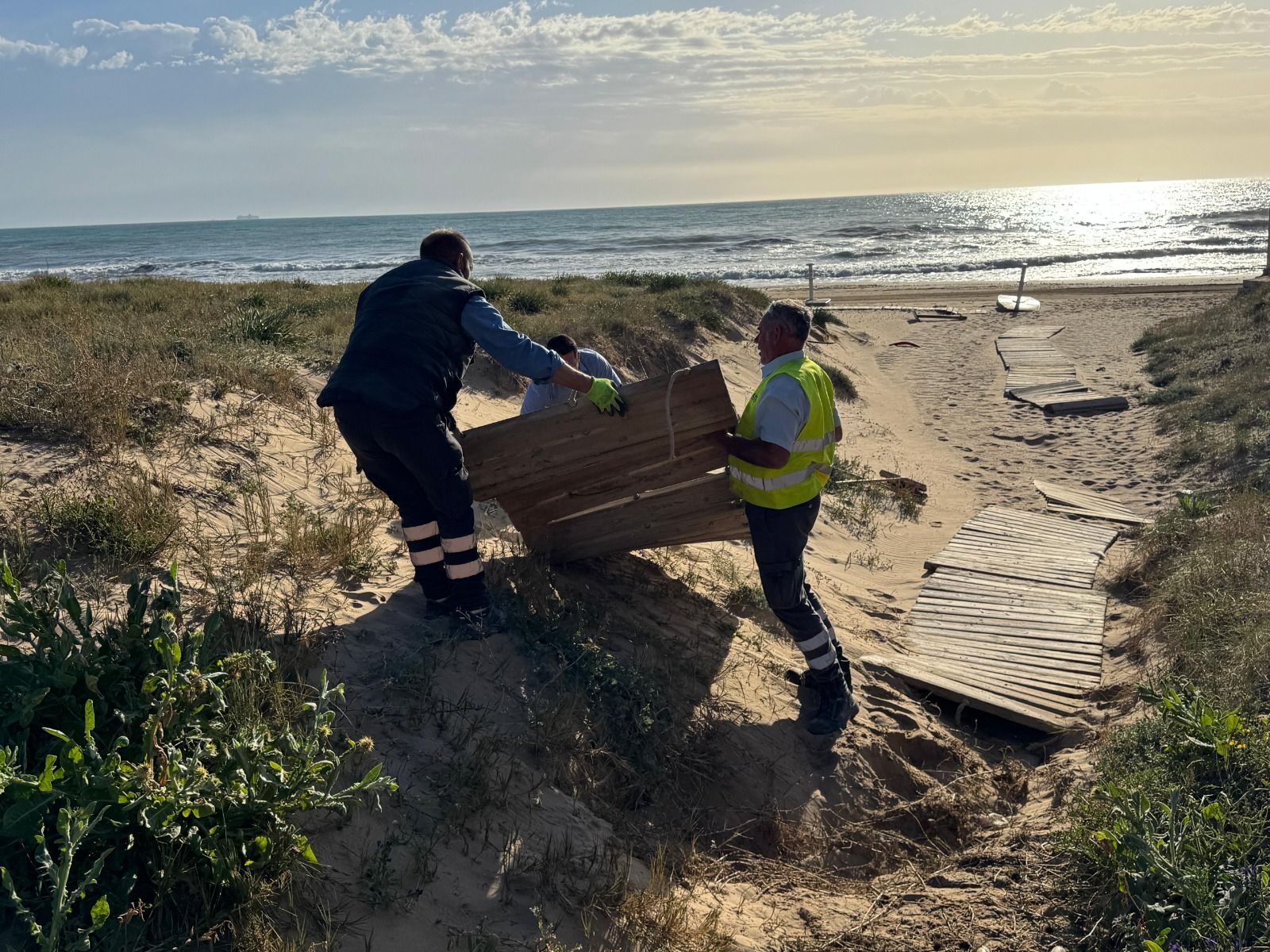 Adecuación de las playas de Elche por Semana Santa