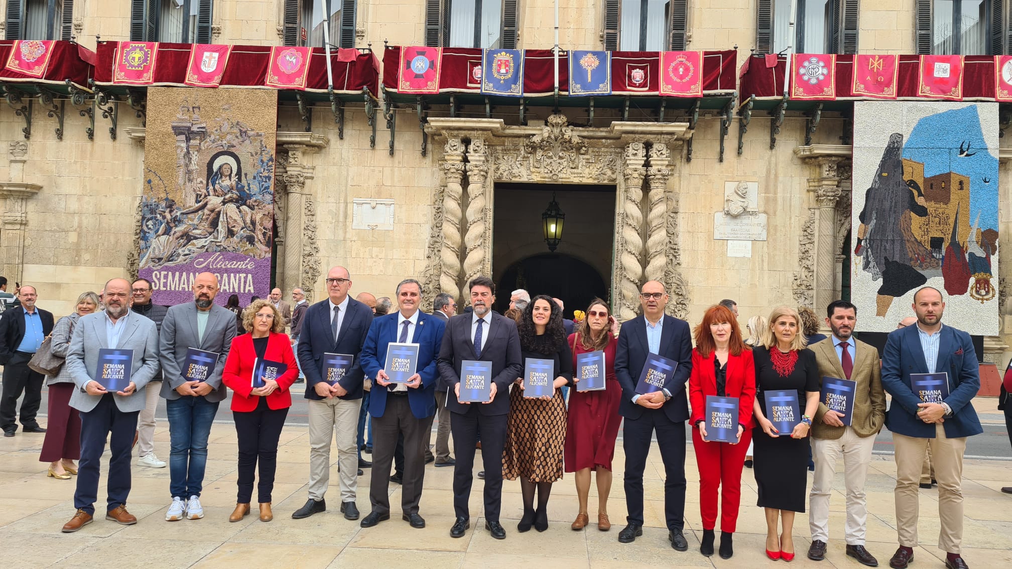 Presentación de la revista de Semana Santa de Alicante