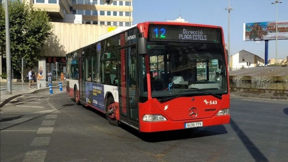 Autobús urbà al centre d'Alacant Autobús urbà al centre d'Alacant