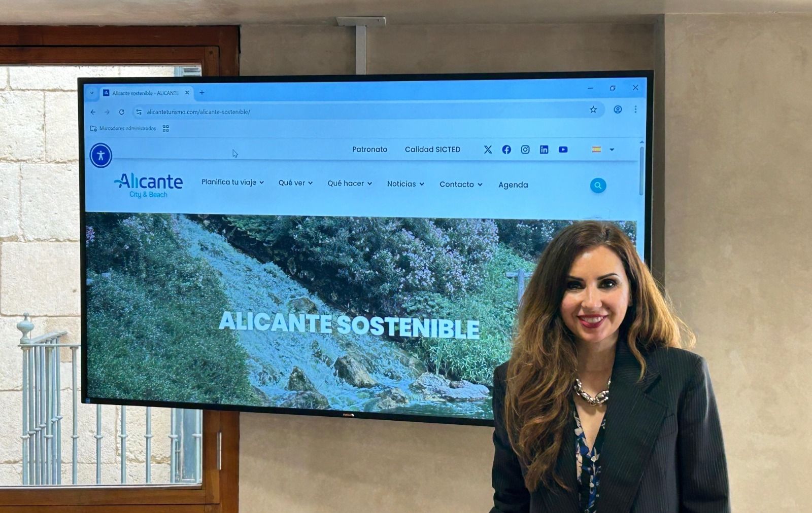 Ana Poquet presenta la nueva web de Turismo de Alicante